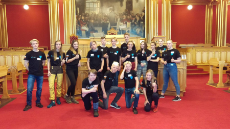 Maey's groep die ze begeleidt als vrijwilliger